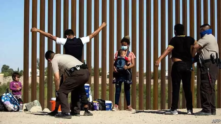 illegal migrants at the border wall